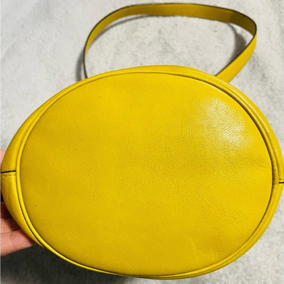 Coach bucket Bag - Picture 6 of 9